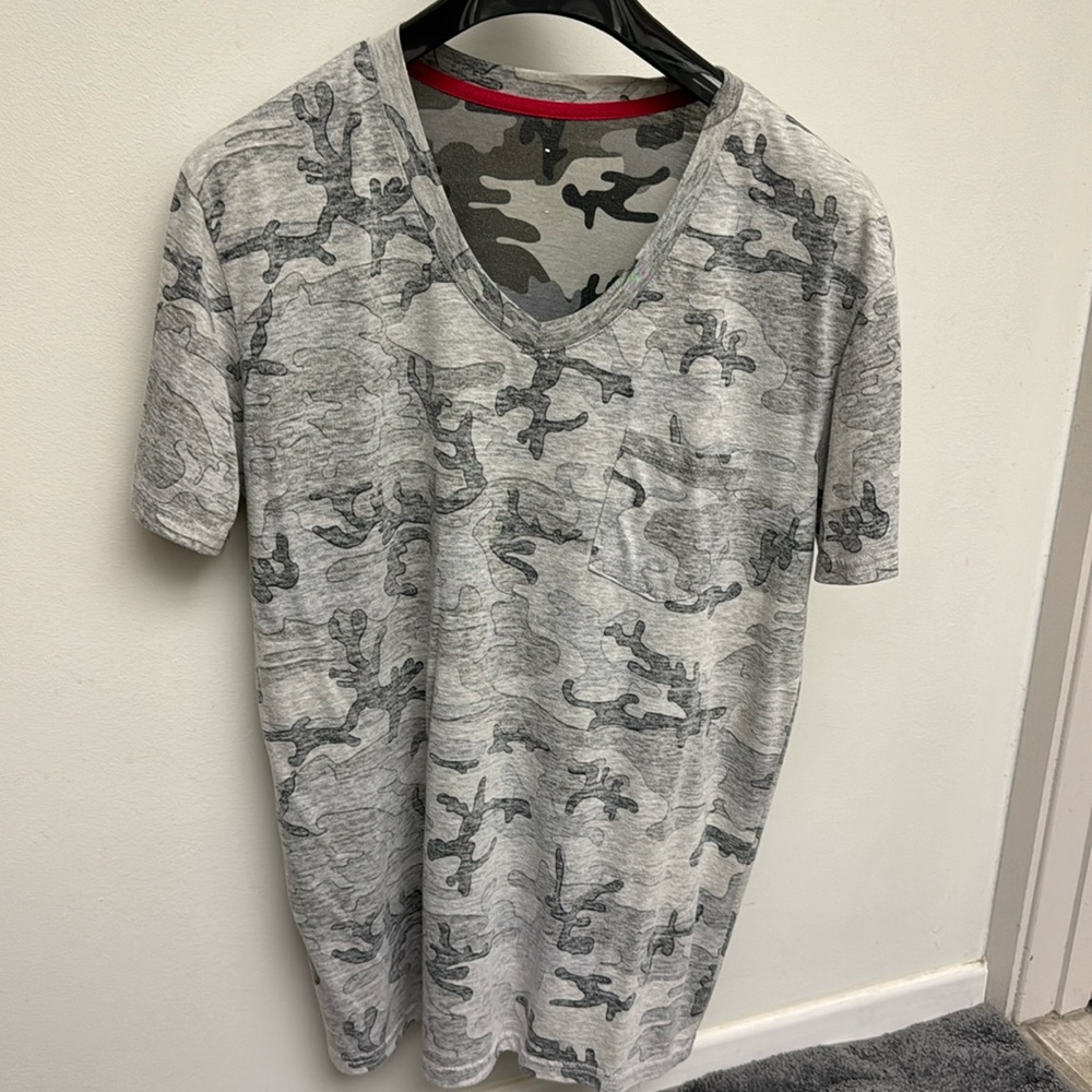 Vintage Reversed Camo print v neck T-shirt Large